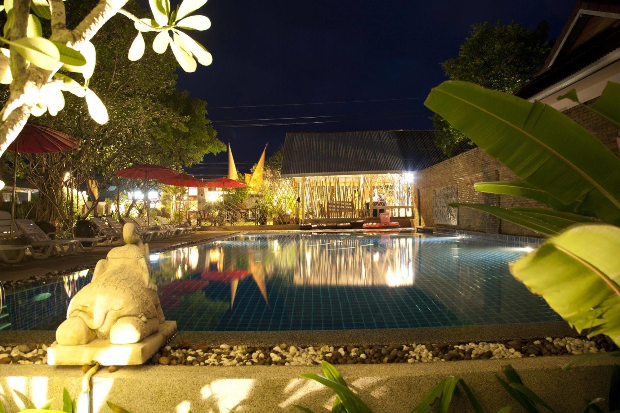 Clean Beach Resort Ko Lanta Extérieur photo